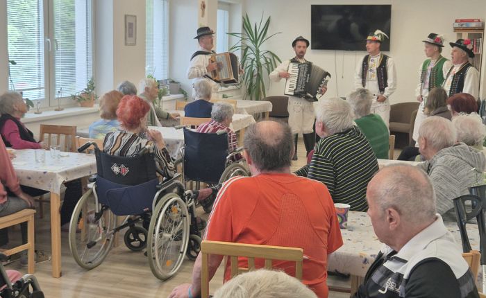 Folklórny súbor HRUN z Kamenice nad Cirochou Folklórny súbor HRUN z Kamenice nad Cirochou